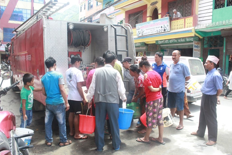 Water supply in Beni bazaar (1)